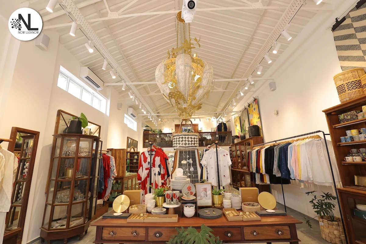 A storefront at Le Press